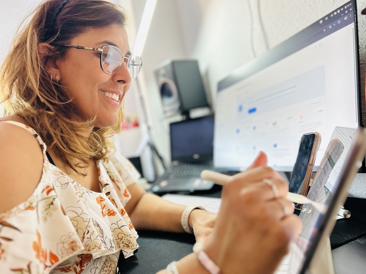 Gestión digital de Hostales - Dayiro community manager